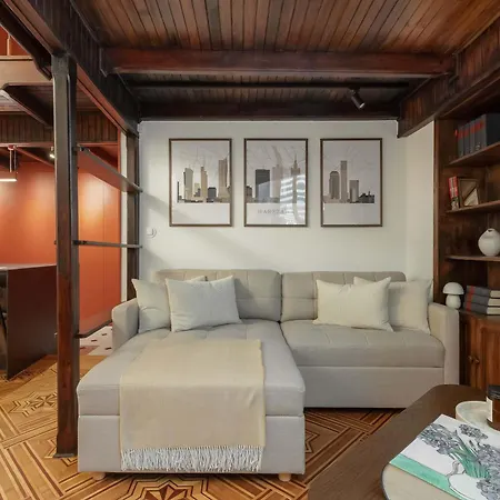 Charming Two-bedroom Centre With A Mezzanine By Renters Apartmán