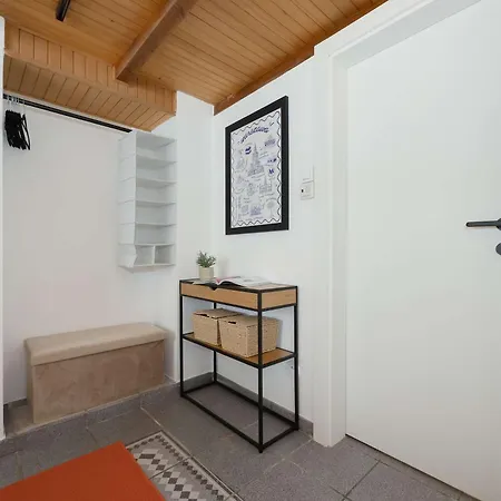 Charming Two-bedroom Centre With A Mezzanine By Renters