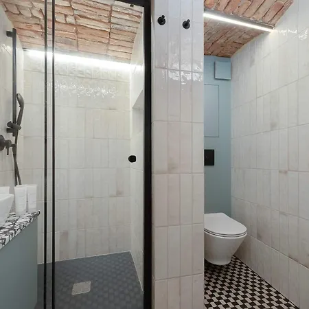 Charming Two-bedroom Centre With A Mezzanine By Renters Apartmán Varšava