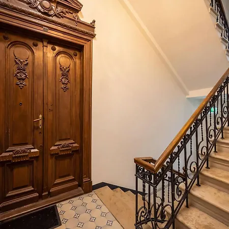 Charming Two-bedroom Centre With A Mezzanine By Renters Apartmán *