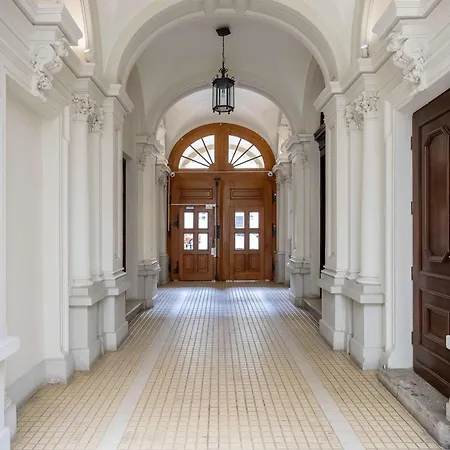 Apartmán Charming Two-bedroom Centre With A Mezzanine By Renters Varšava